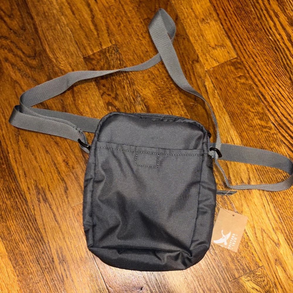 NWT Eddie Bauer Charcoal gray crossbody Bag men or women gender neutral JASPER - Picture 5 of 5